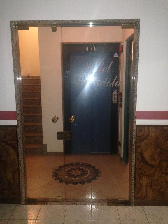 Hotel Scandola Bosco Chiesanuova Eksteriør billede